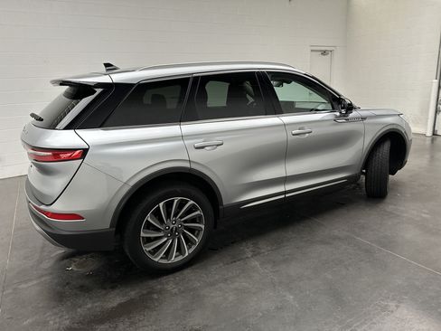 Used 2023 Lincoln Corsair Reserve AWD/4WD image 9