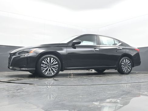 Certified 2025 Nissan Altima 2.5 SV image 25