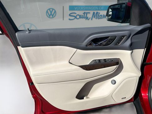 Used 2022 GMC Acadia Denali w/ Denali Ultimate Package image 20