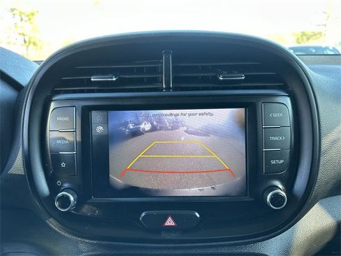Used 2022 Kia Soul LX image 24