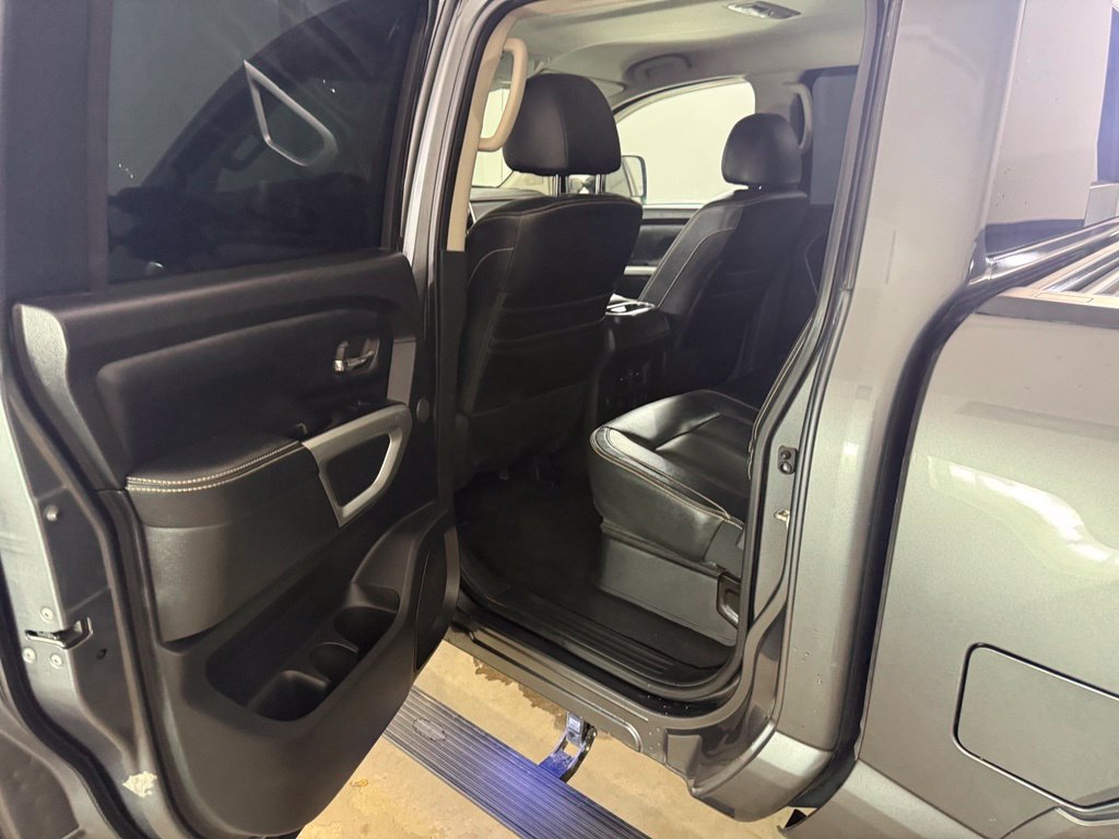 Used 2019 Nissan Titan PRO-4X w/ Pro-4x Convenience Package AWD/4WD image 19