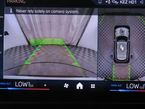 Used 2025 BMW X1 xDrive28i w/ Premium Package image 16