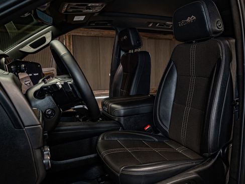 Used 2025 Chevrolet Tahoe High Country image 20