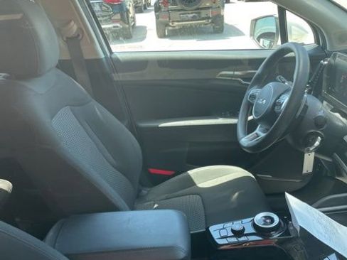 Used 2023 Kia Sportage LX FWD image 8