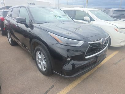 Used 2022 Toyota Highlander LE