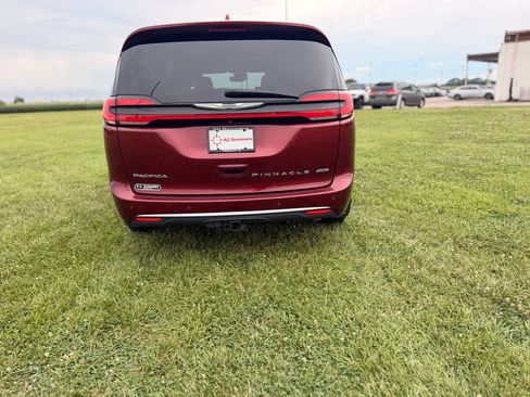 Used 2022 Chrysler Pacifica Pinnacle AWD/4WD image 6