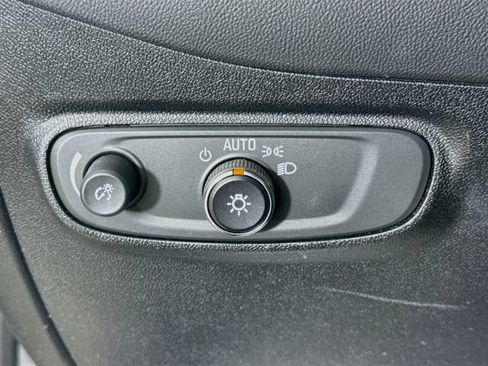 Used 2018 Chevrolet Equinox LT w/ Sun & Infotainment Package AWD/4WD image 11