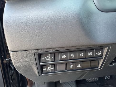 Used 2023 Toyota Tundra Platinum AWD/4WD image 13