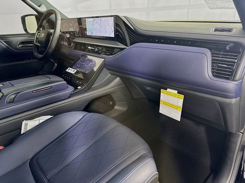 New 2026 INFINITI QX80 4WD w/ Sport Exterior Package image 39