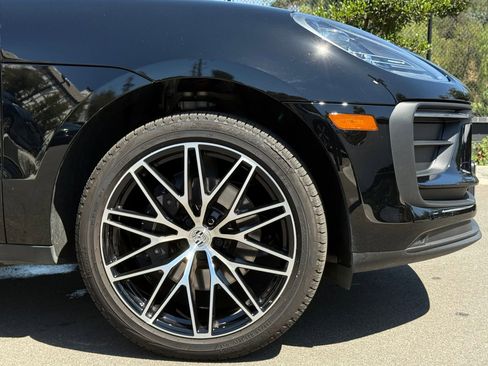 Certified 2026 Porsche Macan AWD/4WD image 12