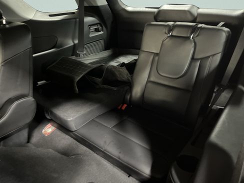 Used 2023 Ford Explorer XLT w/ Equipment Group 202A AWD/4WD image 32