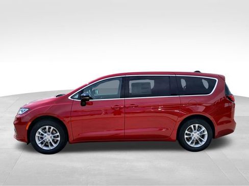 New 2026 Chrysler Pacifica Select AWD/4WD image 2