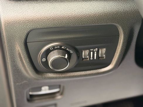 Used 2023 Jeep Grand Cherokee Laredo AWD/4WD image 11