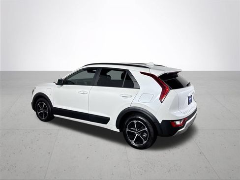 Certified 2025 Kia Niro EX FWD image 9