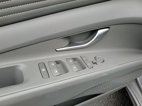 Certified 2025 Hyundai Elantra SEL image 12