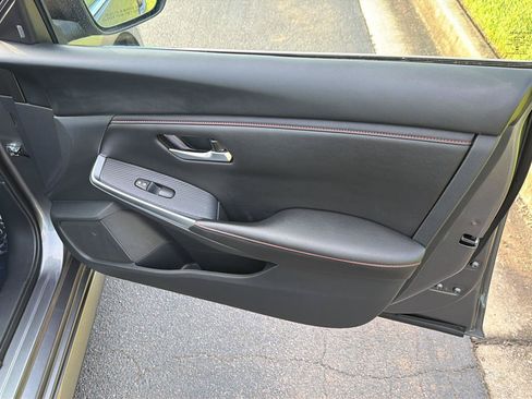 Used 2025 Nissan Sentra SR FWD image 14