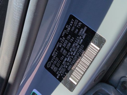 Used 2023 Hyundai Elantra Limited w/ Cargo Package image 35