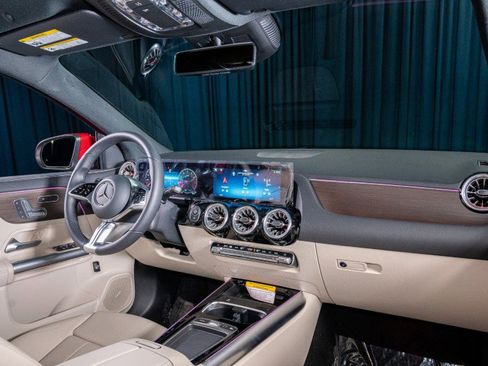 Used 2025 Mercedes-Benz GLA 250 image 4