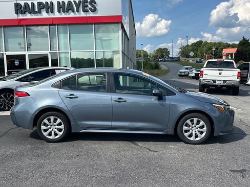 Used 2025 Toyota Corolla LE FWD image 2