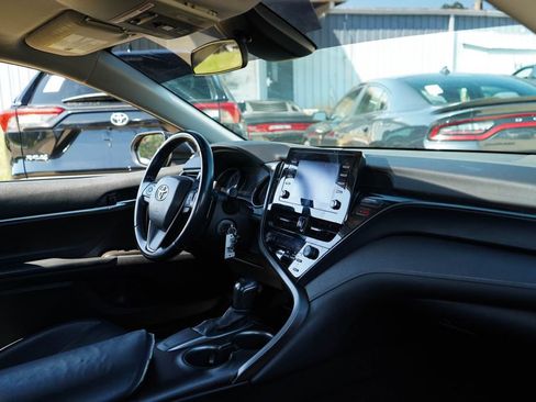 Used 2021 Toyota Camry SE FWD image 14