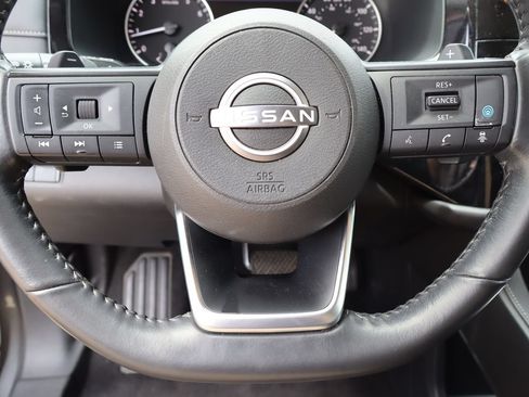 Used 2025 Nissan Pathfinder SV FWD image 12
