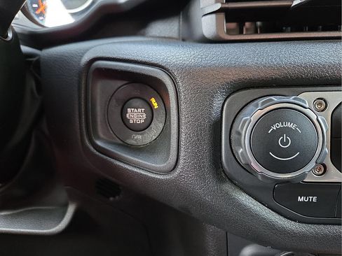 Used 2024 Jeep Gladiator Sport AWD/4WD image 19