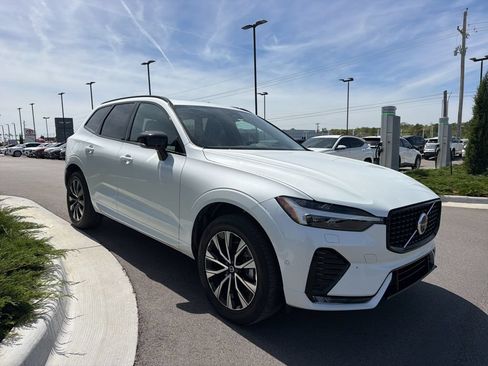 Used 2024 Volvo XC60 B5 Plus w/ Protection Package Premier AWD/4WD image 3