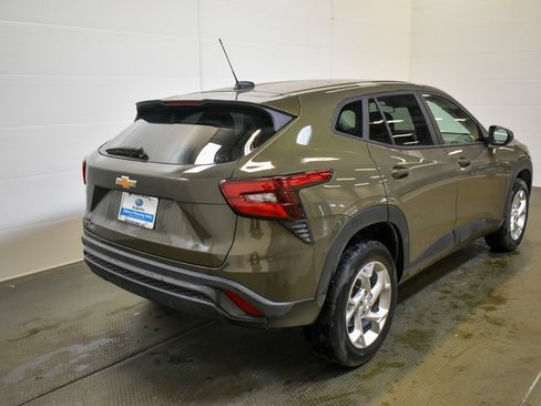 Used 2024 Chevrolet Trax LS w/ LS Convenience Package image 6