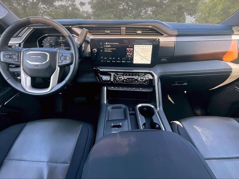 Used 2024 GMC Sierra 2500 Denali w/ Denali Reserve Package image 8