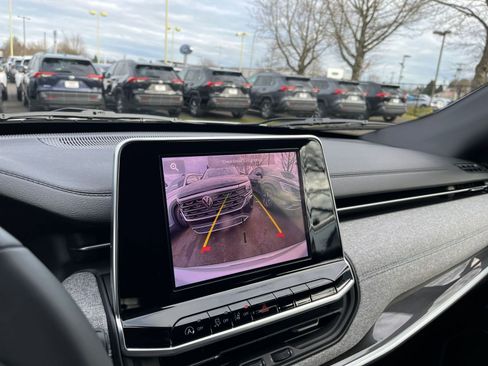 Used 2025 Jeep Compass Latitude image 24