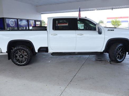Used 2024 Chevrolet Silverado 3500 LTZ w/ LTZ Plus Package AWD/4WD image 4