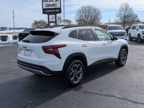 New 2026 Chevrolet Trax LT image 3