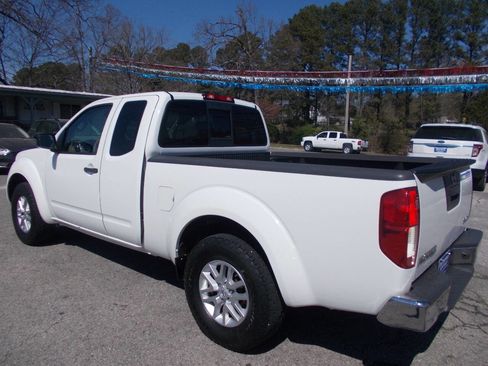 Used 2016 Nissan Frontier SV image 17