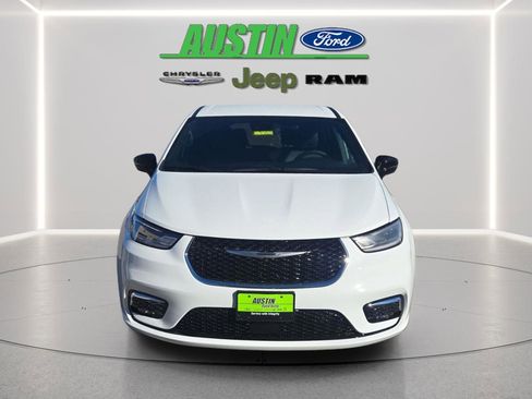 New 2026 Chrysler Pacifica Select AWD/4WD image 8