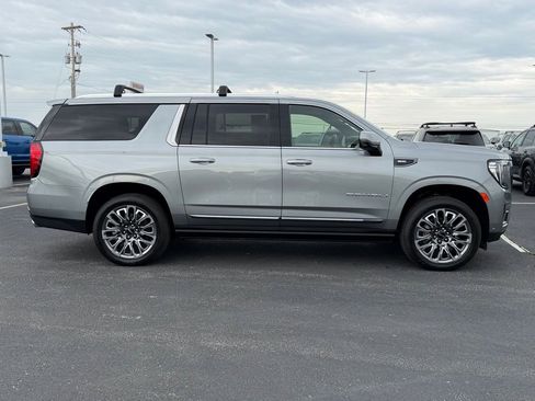 Used 2023 GMC Yukon XL Denali Ultimate AWD/4WD image 4