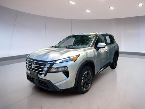 Used 2025 Nissan Rogue SV AWD/4WD image 2