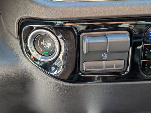 Used 2024 Chevrolet Silverado 1500 High Country image 22