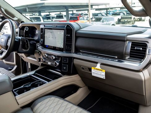 Used 2026 Ford F250 Platinum w/ Platinum Plus Package image 18