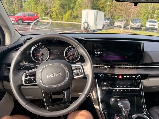 Used 2024 Kia Carnival EX FWD image 6
