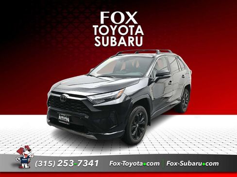 Used 2025 Toyota RAV4 SE w/ Convenience Package AWD/4WD image 1
