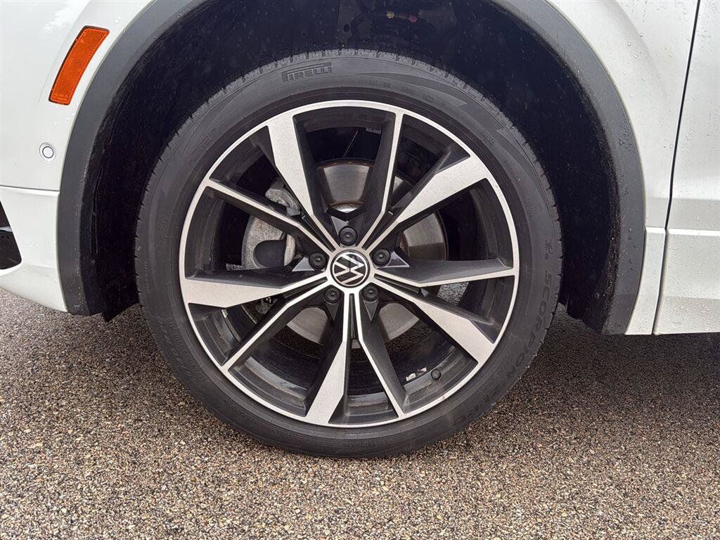 Used 2022 Volkswagen Tiguan SEL R-Line AWD/4WD image 11