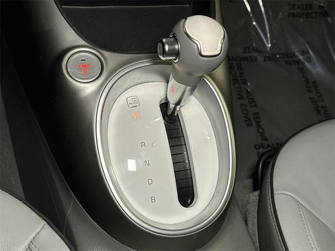 Used 2018 Kia Soul EV + w/ Sun & Fun Package image 30