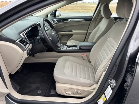 Used 2020 Ford Fusion SE image 14
