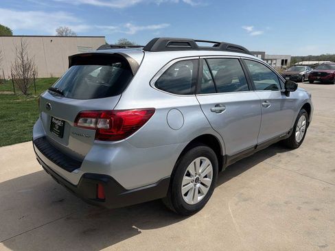 Used 2019 Subaru Outback 2.5i AWD/4WD image 6