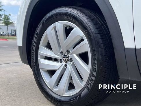 Used 2023 Volkswagen Atlas Cross Sport SE w/ Panoramic Sunroof Package FWD image 7