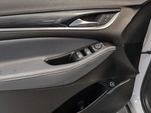 Used 2023 Buick Enclave Essence AWD/4WD image 13