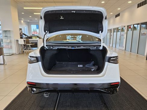 New 2026 Nissan Sentra SR w/ Floor Mat Package FWD image 9