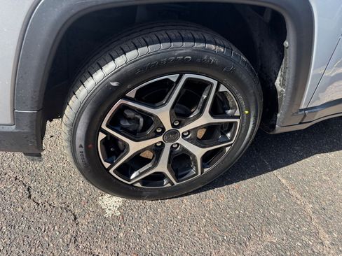 Used 2025 Jeep Compass Limited image 30