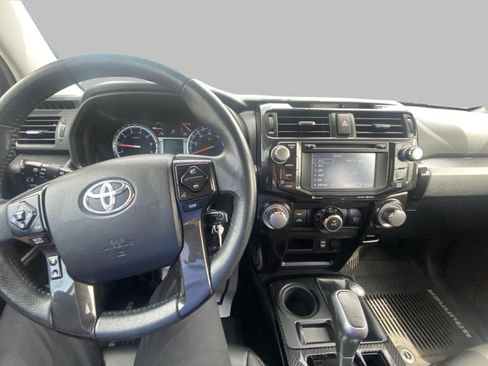 Used 2017 Toyota 4Runner TRD Off-Road Premium AWD/4WD image 15