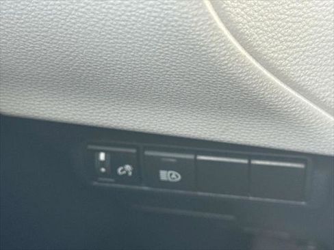 Certified 2024 Toyota Corolla Cross L image 21